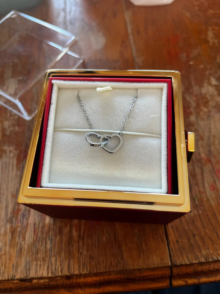 Paris Hirthe’s photo of the silver heart necklace in its gift box